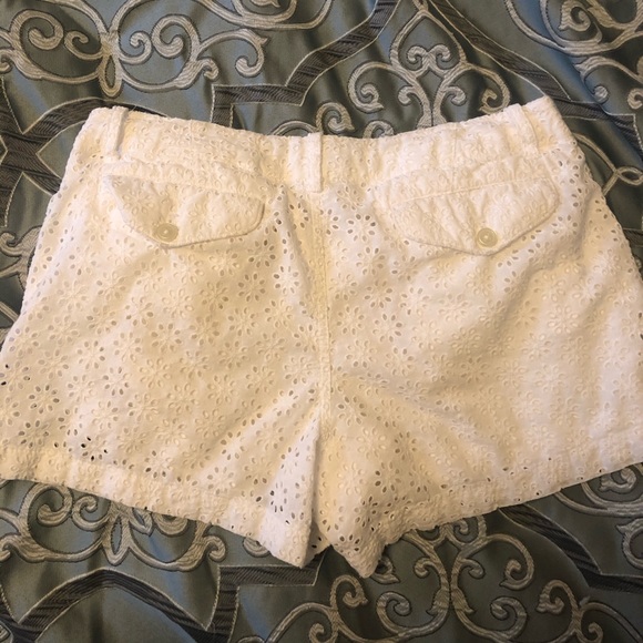 White shorts - Picture 3 of 4